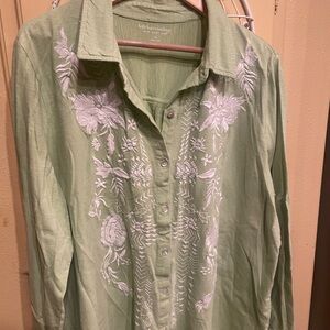 Soft Surroundings Sage Green women’s long sleeve Shirt with White Embroidery